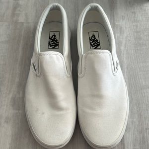 MEN’S 11.5 WHITE VANS